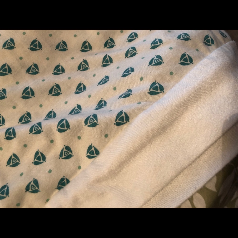 Turquoise Disc V-Neck Ringer Tee! - Picture 5 of 5